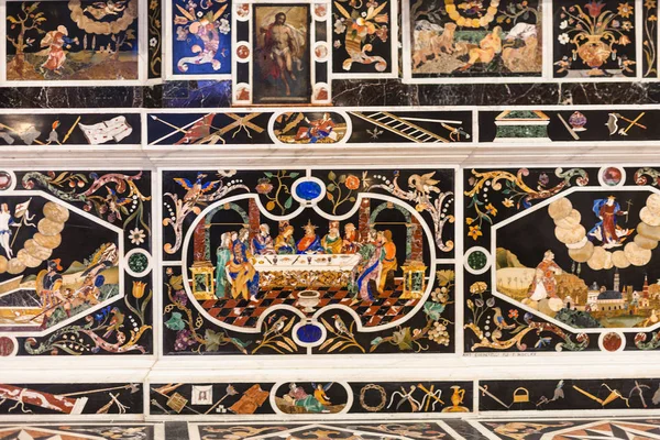 Particolare altare mosaico in Chiesa di Santa Corona — Foto Stock