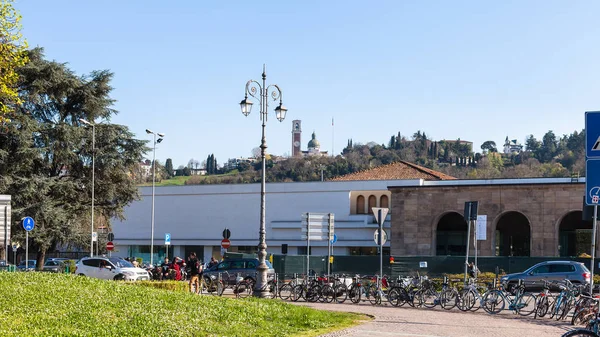 Vicenza treinstation in het voorjaar — Stockfoto