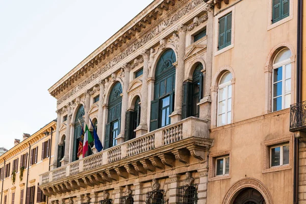 Weergave van Palazzo Bevilacqua in Verona city — Stockfoto