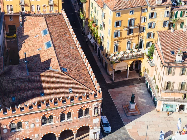 Boven uitzicht van casa dei mercanti in Verona city — Stockfoto