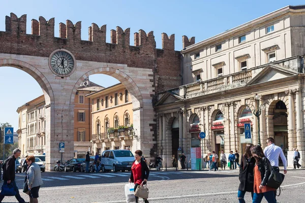 Corso Porta Nuova street and medieval Bra Gates — Stock Photo, Image