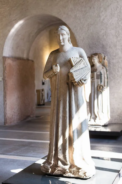 Закрытый музей замка Кастельвеккьо в Вероне — стоковое фото