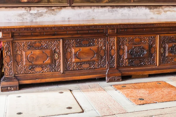 Muebles en Iglesia santa maria gloriosa dei frari — Foto de Stock