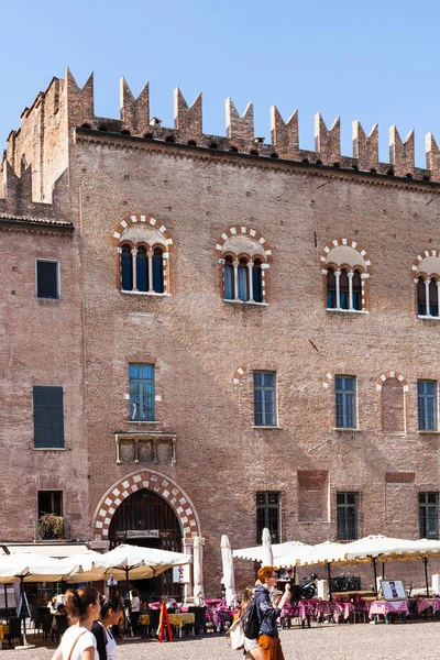 位于Sordello广场的Palazzo Bonacolsi (Castiglioni) — 图库照片