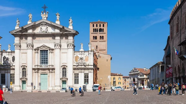 Duomo Cathedral on Piazza Sordello in Mantua — Stock Photo, Image