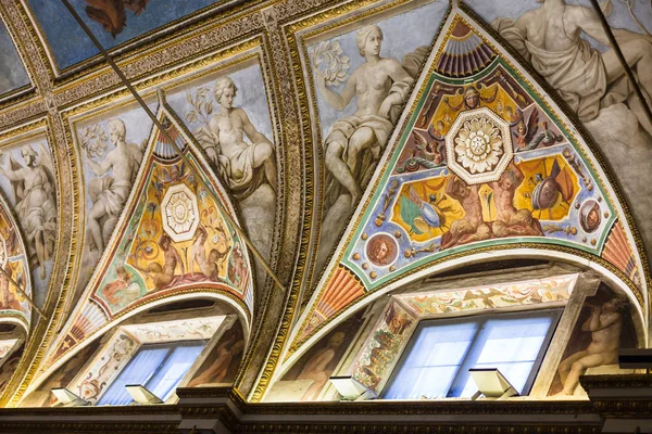 Dipinti a soffitto nel Palazzo Ducale Museo di Mantova — Foto Stock