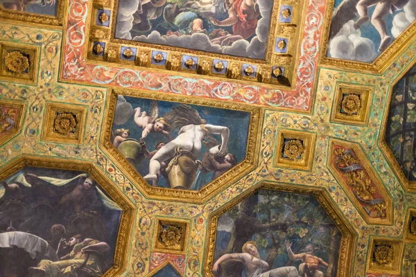 Deckenfresken im Palazzo del te in Mantua — Stockfoto