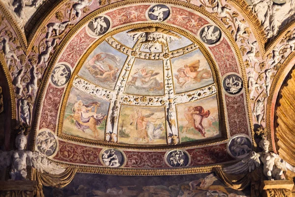 Decorated ceiling of Palazzo del Te in Mantua — Stock Photo, Image