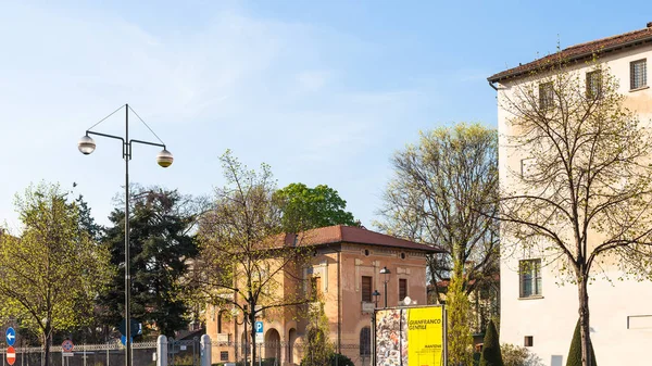 Woonwijk in Mantua stad in avond — Stockfoto