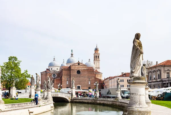 Blick auf die Basilica di Santa Giustina von prato — Stockfoto