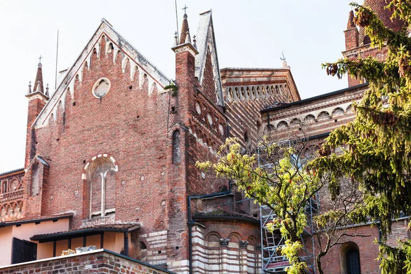 Vista de chiesa di san fermo maggiore en Verona —  Fotos de Stock