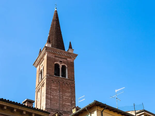 View of tower of chiesa di San Tomaso Becket — Stock Photo, Image