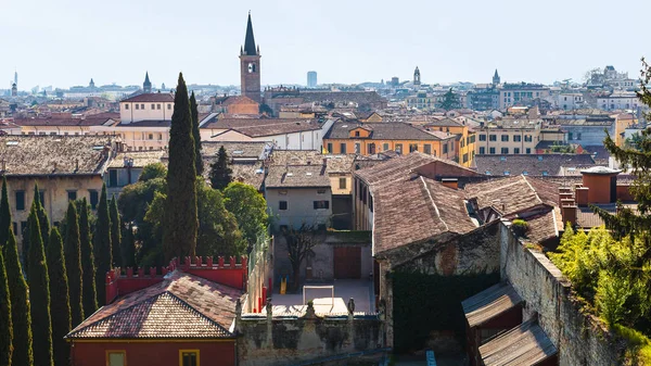 Bahar Verona şehir görünümünde yukarıda — Stok fotoğraf