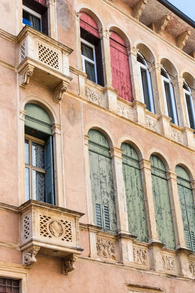 Facade of palazzo Negri De Salvi in Vicenza — Stock Photo, Image