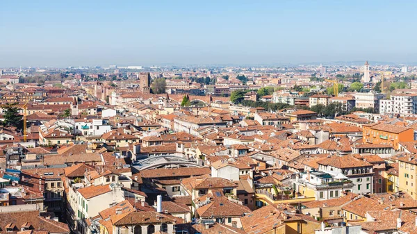 Arriba vista Verona ciudad con Castelvecchio Castillo — Foto de Stock