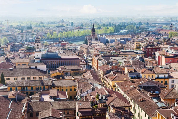 Powyżej widok miasta Verona z rzeki Adige — Zdjęcie stockowe