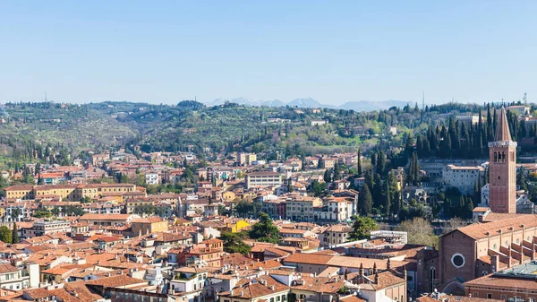 Above view Verona town with Sant'Anastasia Church — Stok fotoğraf