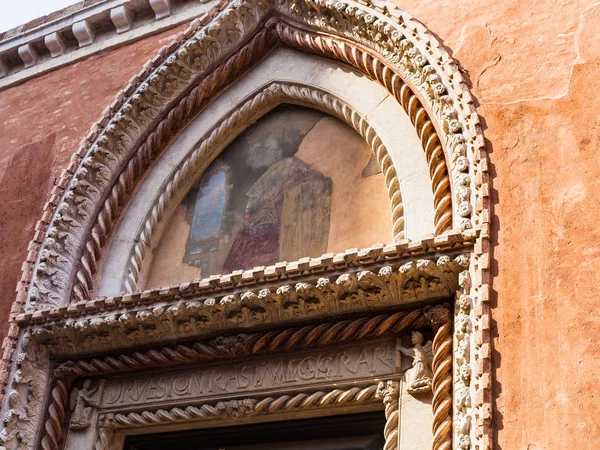 Portál města Chiesa di San Paolo Apostolo — Stock fotografie