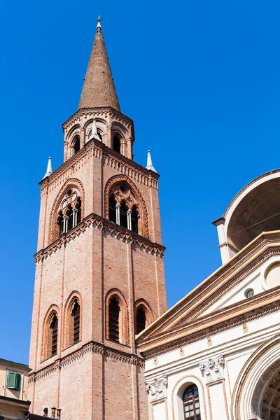 Bellt ower av basilikan Sant'Andrea i Mantua — Stockfoto