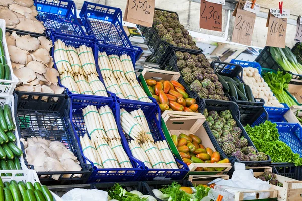 Warzywa na rynku na Piazza delle Erbe — Zdjęcie stockowe