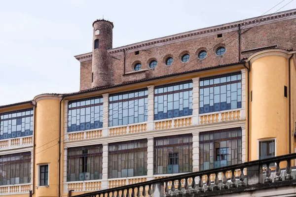 Dom und städtisches Gebäude in Padua — Stockfoto