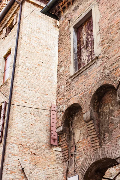 Wände des mittelalterlichen Hauses in der via santa lucia — Stockfoto