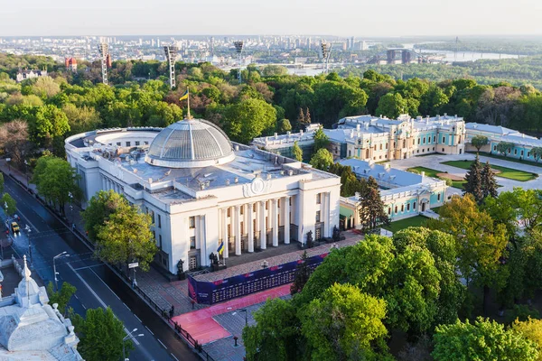 건물 Verkhovna Rada 그리고 Mariyinsky 궁전 — 스톡 사진