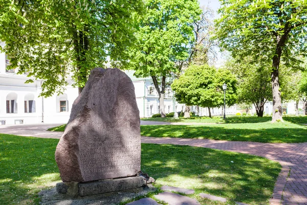 Памятник Ярославу Мудрому в Киеве — стоковое фото