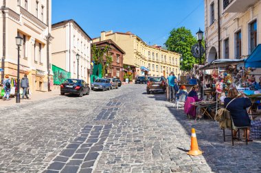 Andriyivskyy iniş kişi ve Hediyelik dükkanlar