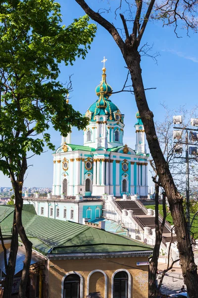 Vista da Igreja de Santo André na cidade de Kiev — Fotografia de Stock