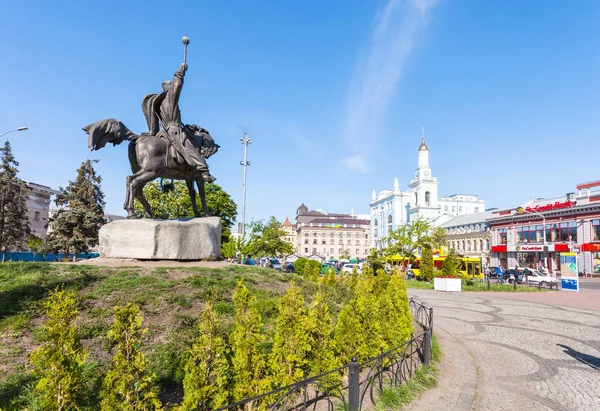 キエフ市コントラクトヴァ広場の記念碑 — ストック写真