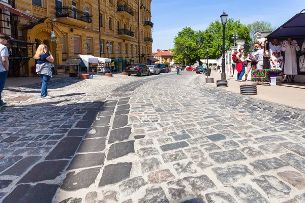 Souvenir-och marknaden på Andriyivskyi nedstigningen — Stockfoto