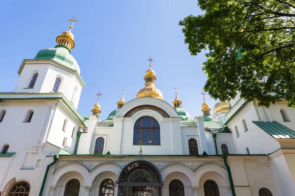 キエフ市の聖ソフィア大聖堂の正面図 — ストック写真