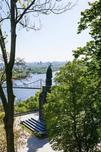 Vista del Monumento a San Vladimir en la ciudad de Kiev —  Fotos de Stock