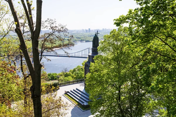 St Vladimir Monument on beach of Dnieper River — Stock Photo, Image