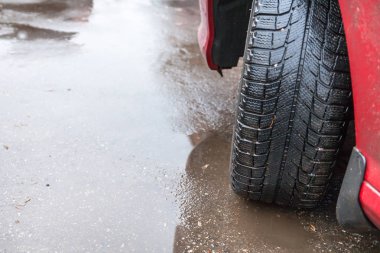 azıyorum araç direksiyonda sokak görünümü