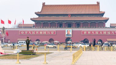 askeri guard ve Tiananmen anıt bakış