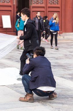 fotoğrafçı ve turistlere courtyard Beijing