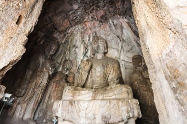 Grotto Longmen mağaralarda heykeller