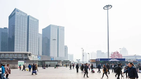 Tourists on Beijing West Railway Station Road — Stock Photo, Image