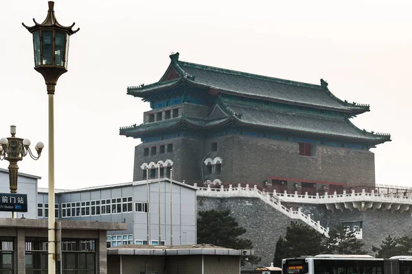Видом на Пекін стрільба з лука башти в ворота Zhengyang — стокове фото