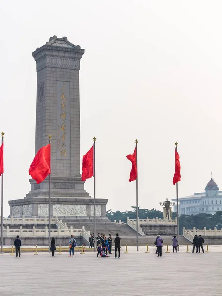 Red flags near Monument to the People's Heroes — Stock Photo, Image