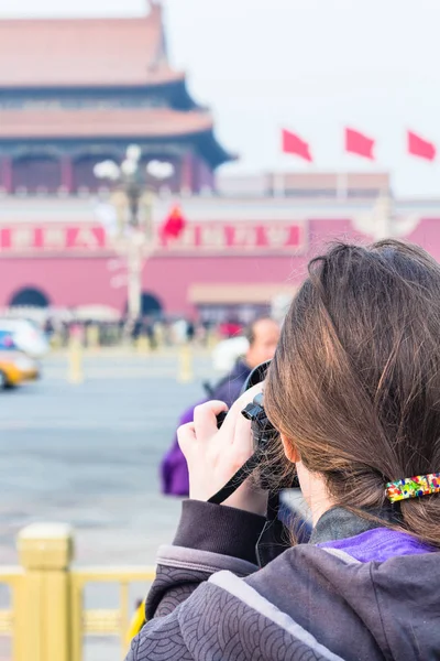Turystyczna fotografii pomnika Tiananmen — Zdjęcie stockowe