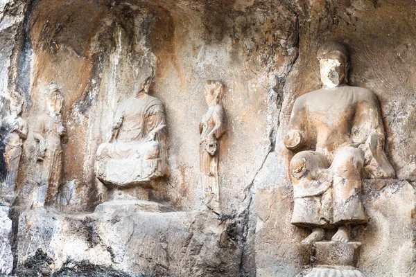 Statues sculptées dans la grotte de Longmen Grottes — Photo