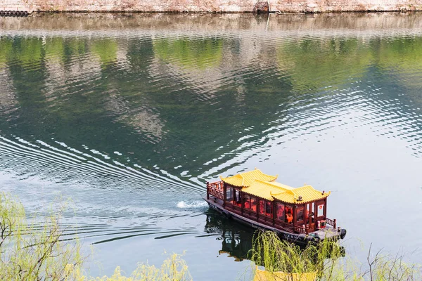 船在沂河龙门地区 — 图库照片