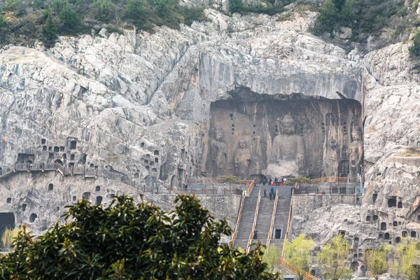 People on West Hill of Longmen Grottoes — Stock Photo, Image