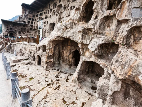 Caves and Grottoes in rock of West Hill in Longmen — Stock Photo, Image