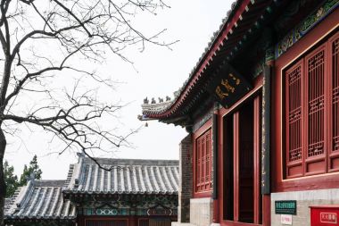 Doğu Hill Longmen mağarasını tapınaklar