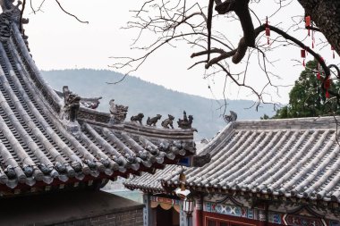 pagoda Doğu tepe üzerinde çatı dekorasyonu