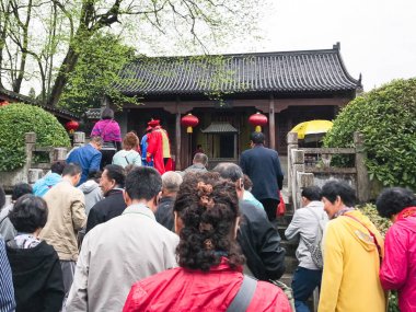 Jingjiang Prens Sarayı girişine yakın turist
